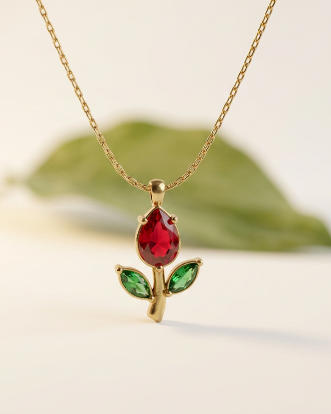 Gold necklace with floral design 